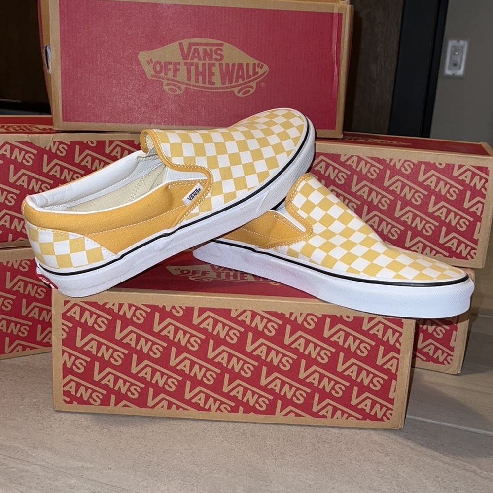 COPY - 🤙🏻 VANS CLASSIC SLIP ON SHOES IN CHECKERBOARD YELLOW 🤙🏻 NWT - Picture 6 of 7